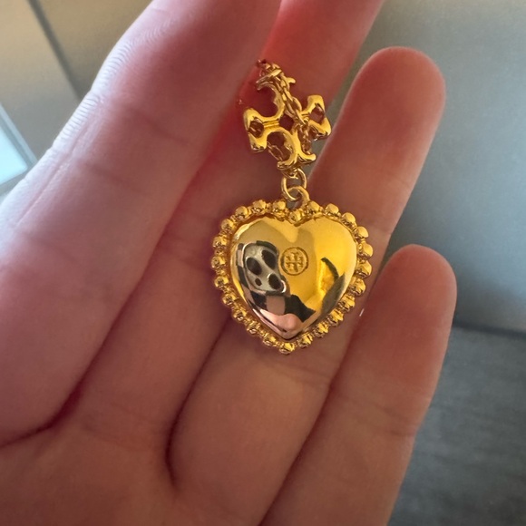 Tory Burch Gold Heart Pendant Necklace Logo Charm - Picture 5 of 5